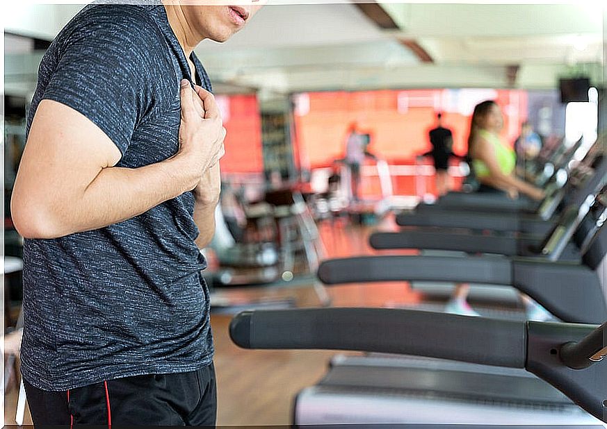 Man at the gym with dyspnea.