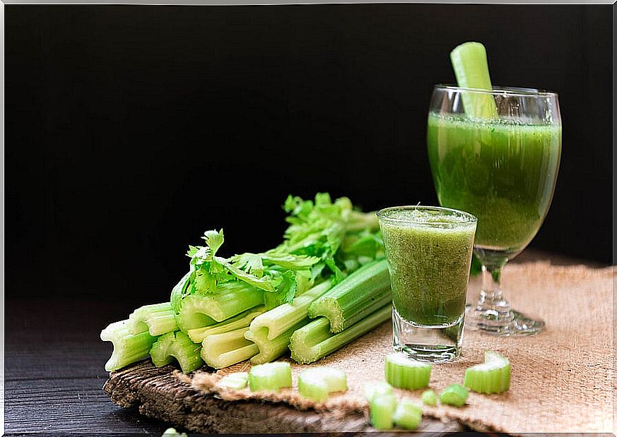 Celery and parsley smoothie