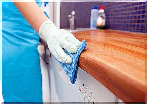 Disinfect-the-kitchen-countertop