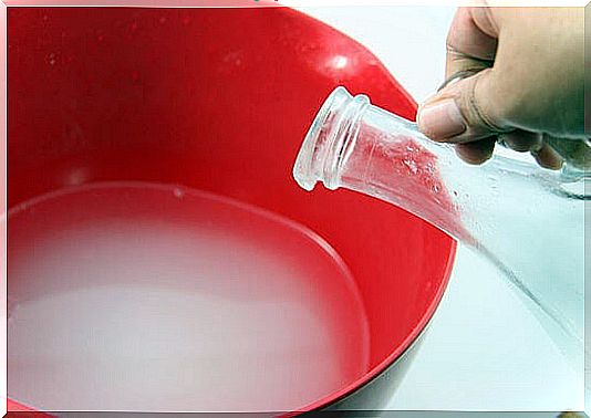 White vinegar to clean the cutting board