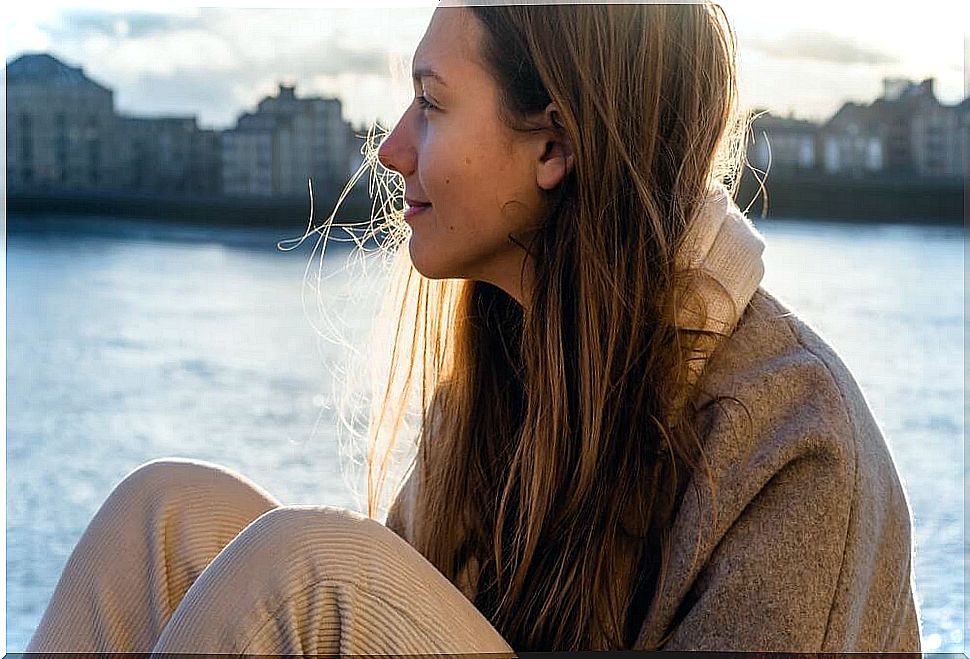 Woman thinking looking at the sea.