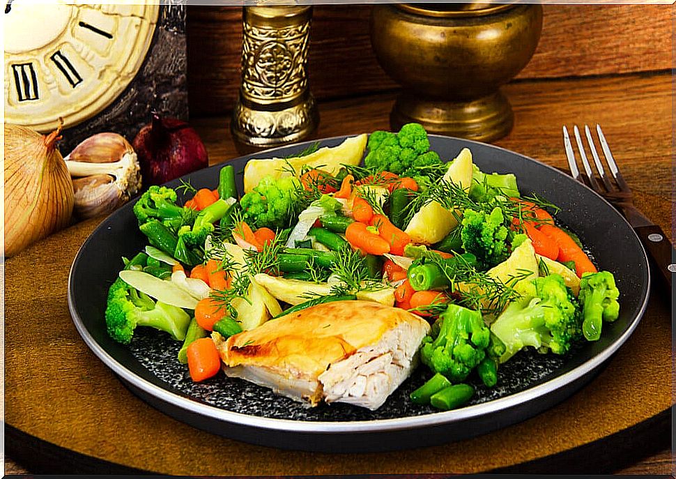 Vegetables cooked with chicken.