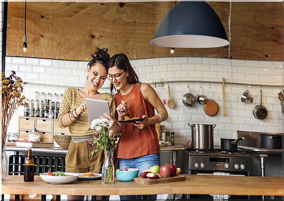 People cooking in a smiling attitude.