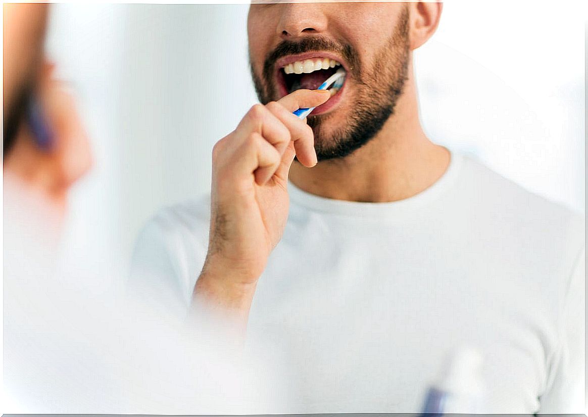 Tooth brushing in the use of retainers.