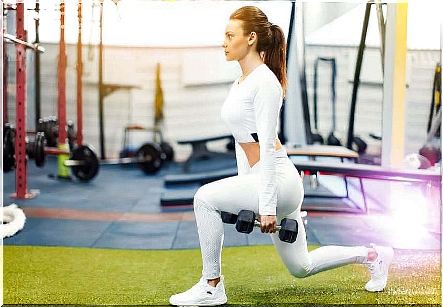 Woman doing lunge exercises.