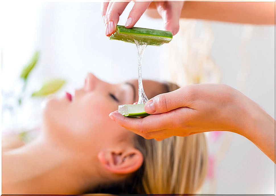 How to remove makeup with aloe vera