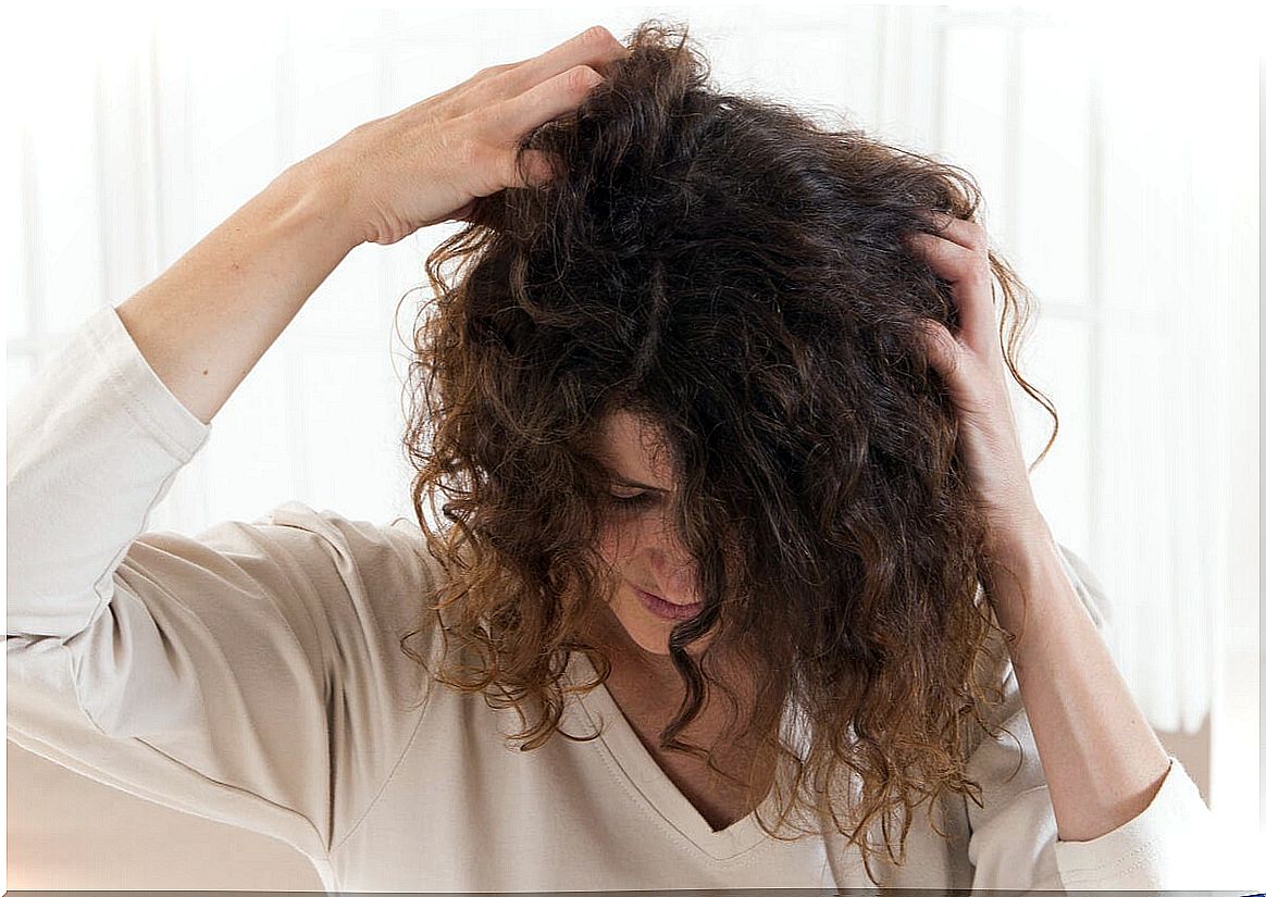 Scalp massages to avoid hair loss in lactation.