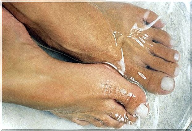 salt water to soothe an ingrown toenail