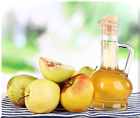 The acid in apple cider vinegar is an active compound that helps to eradicate fungi.