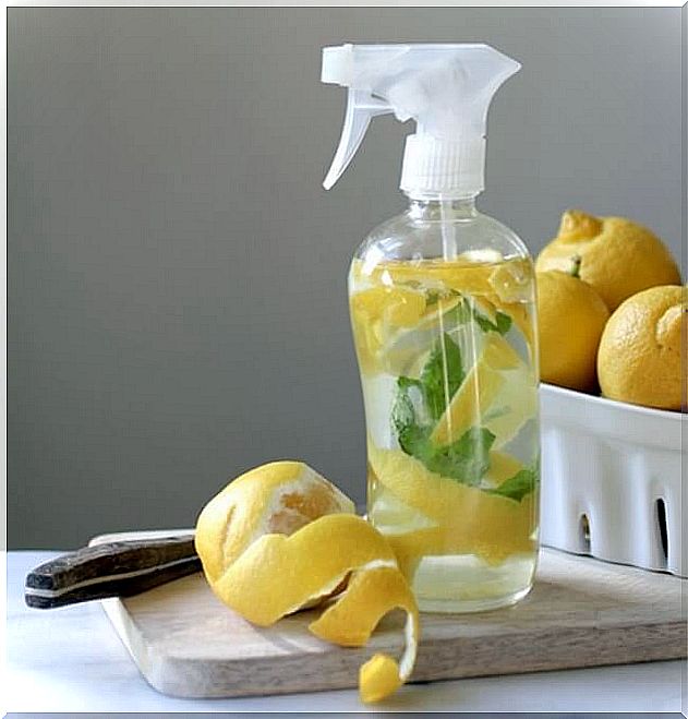 Lemon lotion for oily dandruff