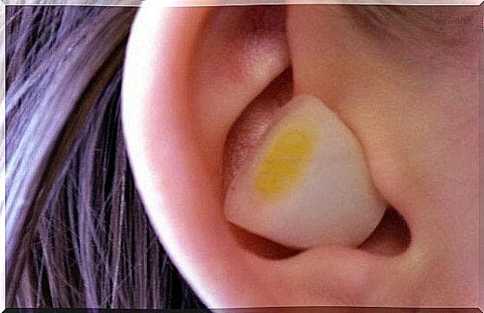 garlic or onion in the ear